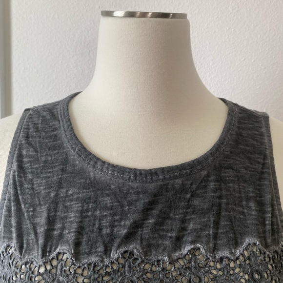 Express Eyelet Blouse - Tank - Picture 3 of 14